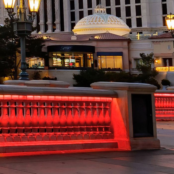 Tira de luz LED V-TAC - 220V - IP65 Impermeable - Código de color: Rojo - Rollo de 50m-extra-2.webp